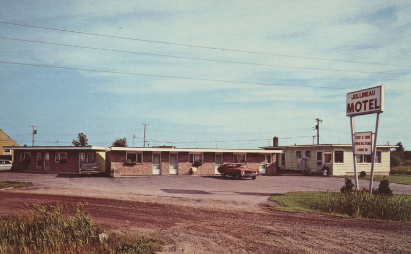 Jollineau Motel (OConnors Motel) - Vintage Postcard